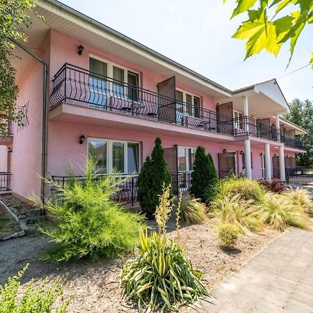 Apartmany Karmon Park Veľký Meder المظهر الخارجي الصورة