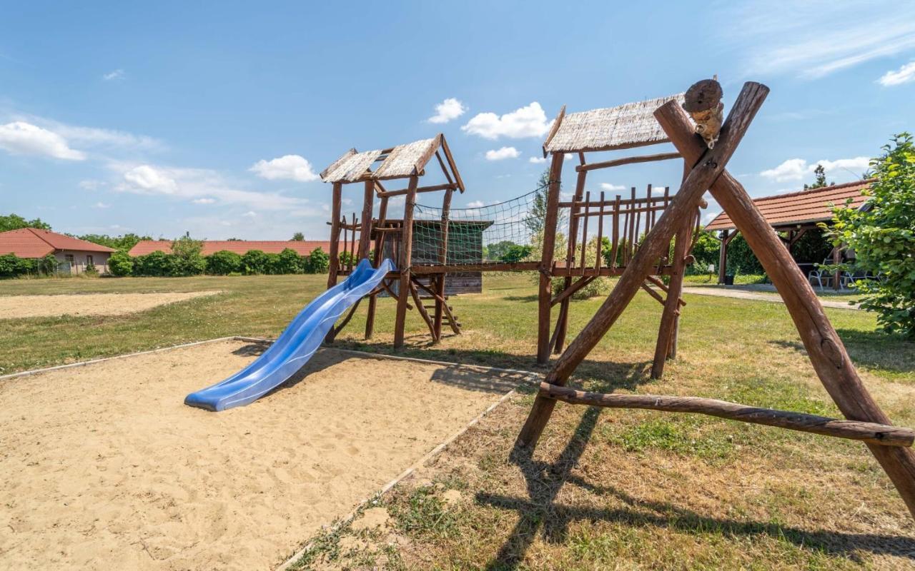 Apartmany Karmon Park Veľký Meder المظهر الخارجي الصورة