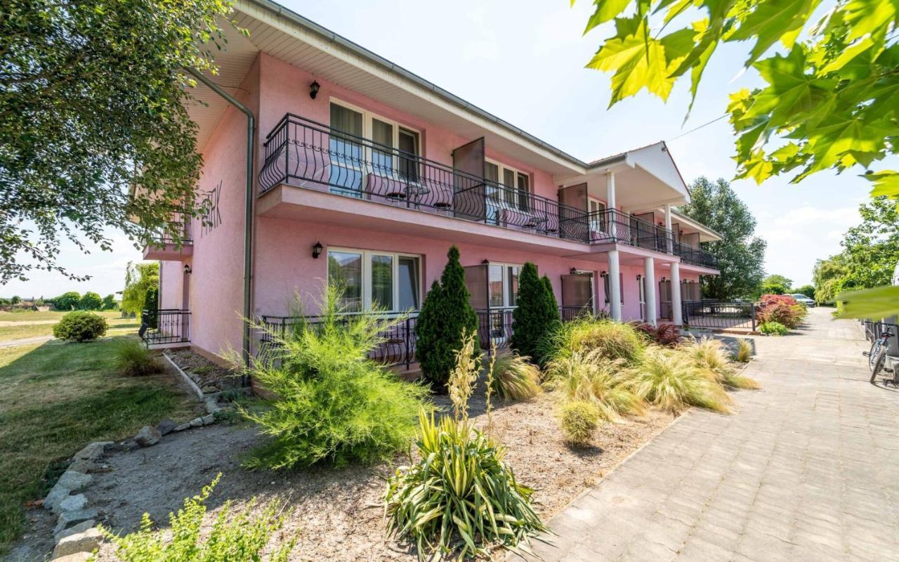 Apartmany Karmon Park Veľký Meder المظهر الخارجي الصورة