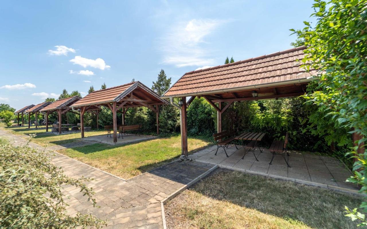 Apartmany Karmon Park Veľký Meder المظهر الخارجي الصورة